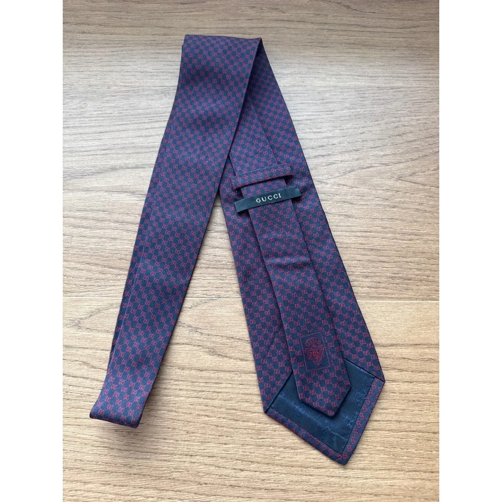 Gucci Mens Silk Tie Navy Blue Red GG Micro Monogram Logo Made in Italy Classic